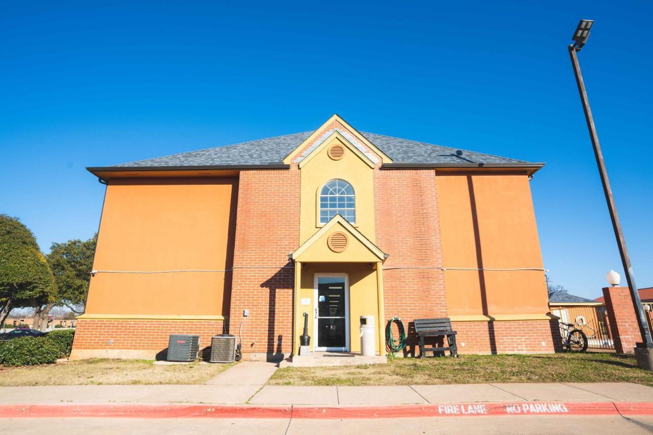 Red Roof Inn & Suites Euless - Dfw Airport Southwest Exterior photo
