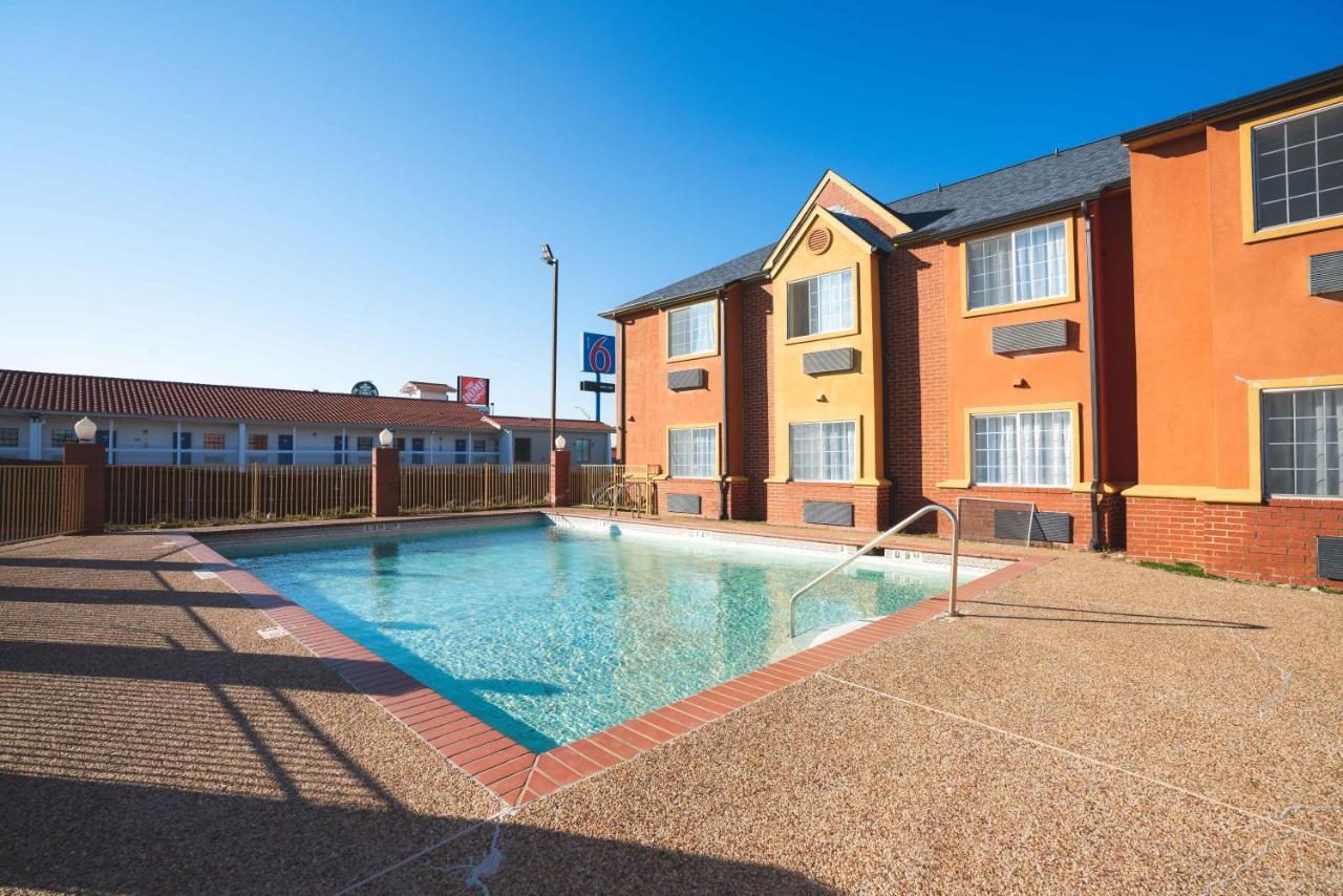 Red Roof Inn & Suites Euless - Dfw Airport Southwest Exterior photo