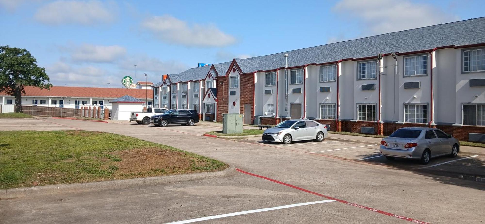 Red Roof Inn & Suites Euless - Dfw Airport Southwest Exterior photo