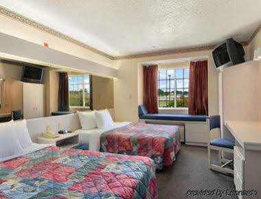 Red Roof Inn & Suites Euless - Dfw Airport Southwest Room photo